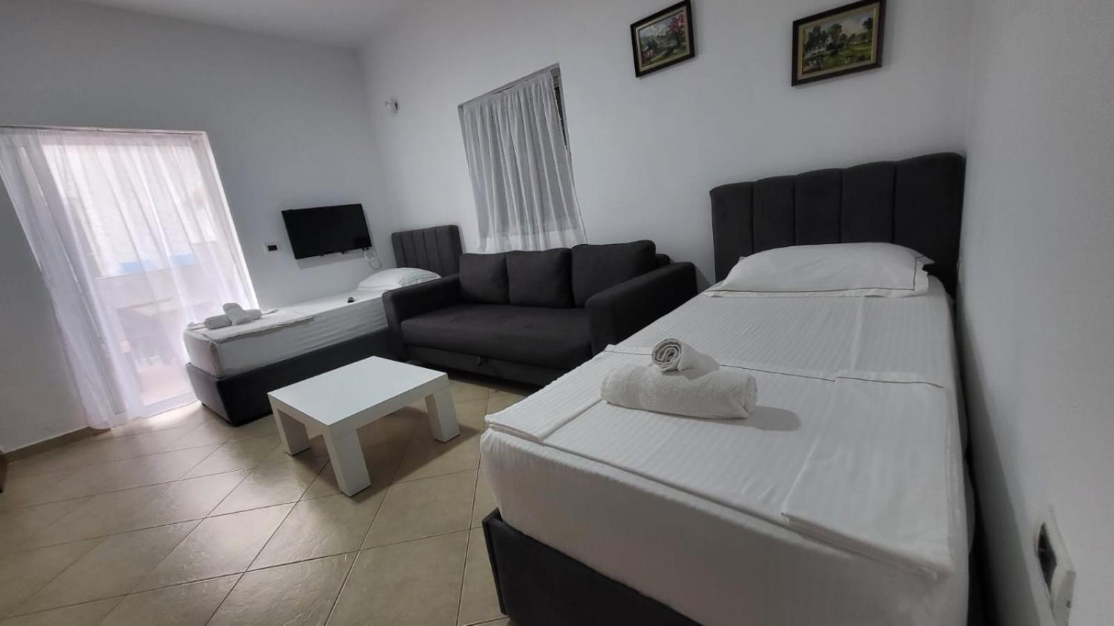 Vila Era Ksamil Luaran gambar